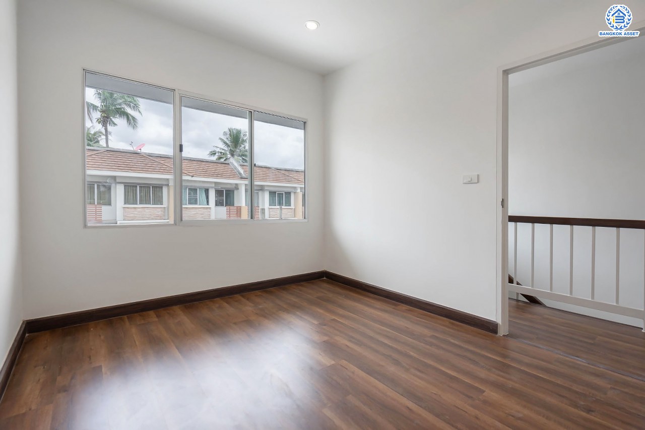 บ้านมือสองตกแต่งใหม่ ทาวน์โฮม 3 ชั้น ม.ทาวน์พลัส เพชรเกษม-บางแค เนื้อที่ 19.4 ตร.ว. ฟังก์ชัน 3 ห้องนอน 3 ห้องน้ำ จอดรถได้ 1 คัน รองรับทุกกิจกรรม บนทำเลเชื่อมต่อหลายเส้นทาง ใกล้จุดขึ้นทางด่วน "วงแหวน-กาญจนาภิเษก" และรถไฟฟ้าสายสีน้ำเงิน "สถานีบางแค"